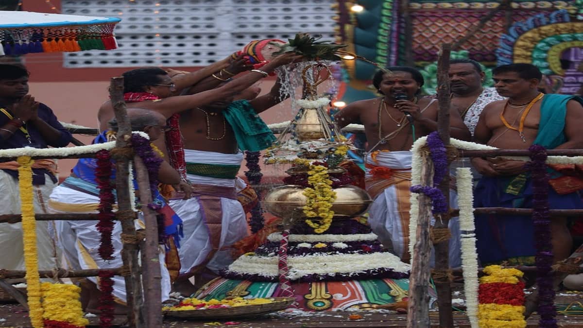 16 ஆண்டுகளுக்கு பின்னர் இன்று ஆதிகும்பேஸ்வரர் கோயில் குடமுழுக்கு விழா கோலாகலம்
