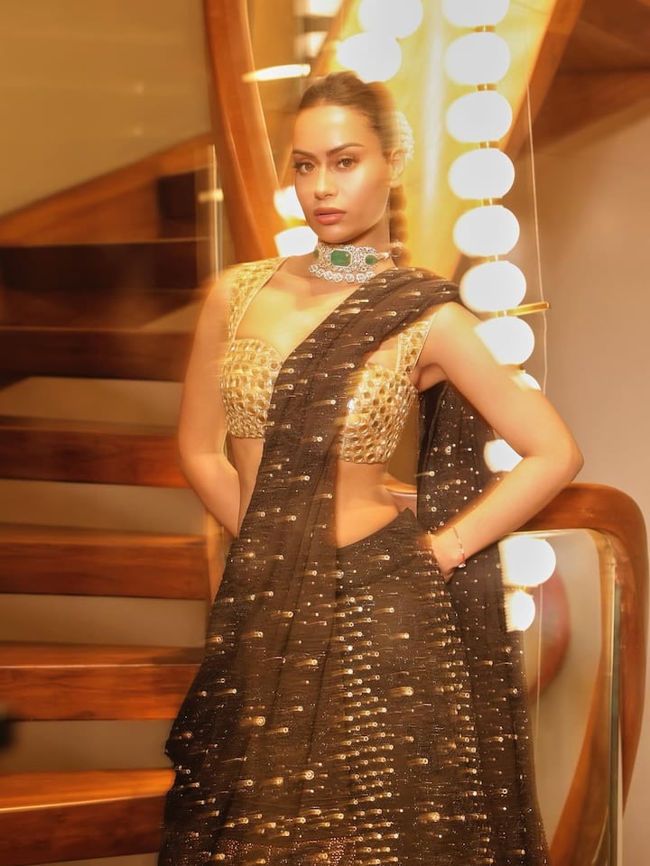 निसा की ये तस्वीरें देख फैंस उनकी खूब तारीफें कर रहे हैं. एक फैन ने कहा- 'जैसी मां वैसी बेटी.' दूसरे फैन ने लिखा- 'गॉर्जियस गर्ल.'