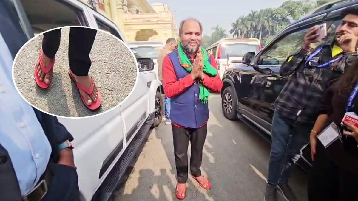 विधानसभा में पहले दिन चप्पल में पहुंचे RJD विधायक गौतम कृष्ण, बोले- कंफर्टेबल रहता हूं