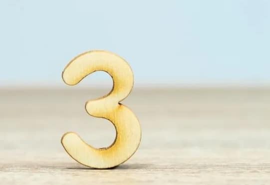 अंक ज्योतिष के अनुसार, 2026 में मूलांक 3 वाले लोगों के रिश्तों में कई बदलाव देखने को मिलेंगे। प्रियजनों के साथ घनिष्ठ संबंध बनेंगे। प्रेम संबंधों में भावनात्मक ऊर्जा उन्हें और मज़बूत बनाएगी। अविवाहित लोगों की मुलाक़ात किसी आकर्षक और बुद्धिमान व्यक्ति से हो सकती है, और उनके साथ रिश्ता शुरू करना बेहद रोमांचक साबित हो सकता है।