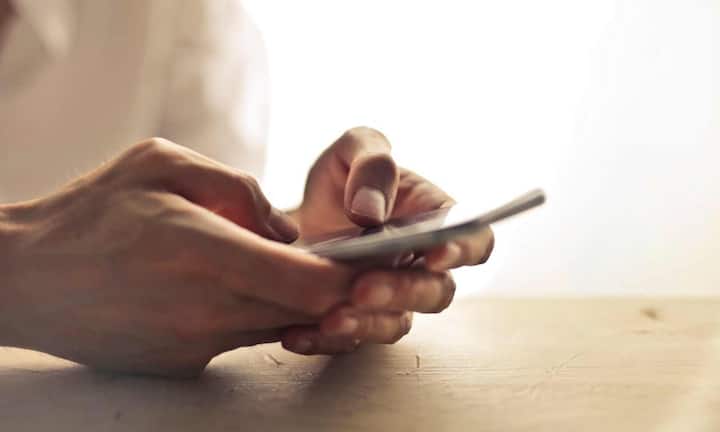 वहीं इस नए नियम को पहले चरण में मुंबई सेंट्रल शताब्दी एक्सप्रेस में लागू किया गया है और आने वाले समय में इसे सभी रेलवे जोन में लागू किया जाएगा.