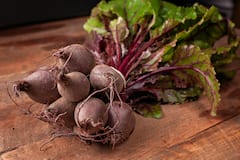 Beet Eating Benefits: শীতের এই সবজি অবশ্যই রাখুন পাতে, বছরভরই পাওয়া যায় বাজারে, খেলে উপকার প্রচুর