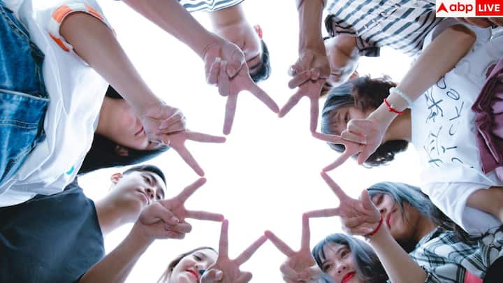 इसके अलावा, वे अपने इस्तेमाल किए सामान, कपड़े, गैजेट्स और एक्सेसरीज, बेचकर दोबारा पैसे बचा लेती हैं. वहीं खर्चों पर नजर रखने के लिए एक्सेल शीट नहीं, बल्कि यूपीआई पासबुक जैसी ऐप सुविधाओं पर भरोसा करती हैं.