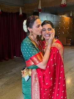 एक-दूजे की आंखों में डूबे सामंथा-राज, शादी से सामने आईं इनसाइड तस्वीरें, देखें रस्मों से डेकोरेशन तक की झलक