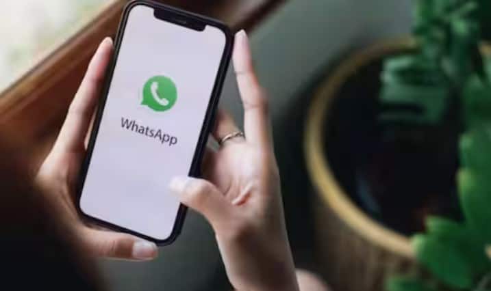 જો મેસેજ લાંબો હોય તો તેને સંપૂર્ણ વાંચવા માટે તેને વિસ્તૃત વિકલ્પ પણ મળે છે. કેટલીકવાર લાંબા મેસેજને ટેક્સ્ટમાં રૂપાંતરિત થવામાં થોડો સમય લાગી શકે છે, પરંતુ એકવાર ટ્રાન્સક્રિપ્ટ તૈયાર થઈ જાય પછી તે વાંચવામાં સરળ અને સ્પષ્ટ બને છે.