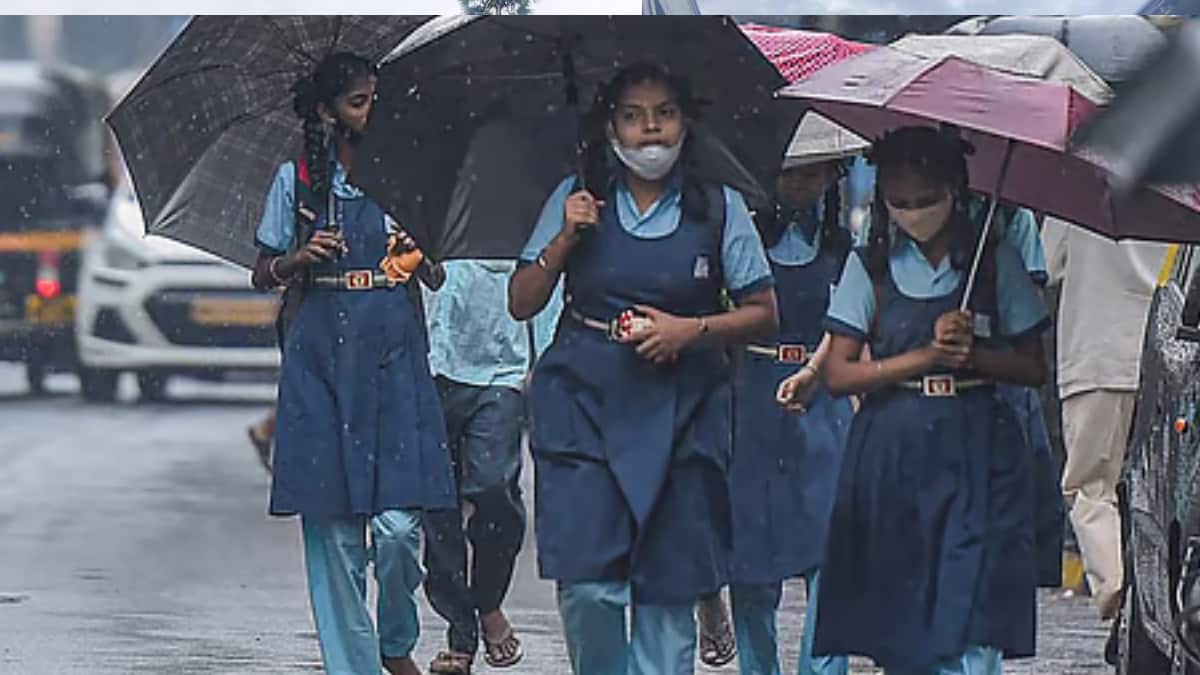 TN Rain School Holiday:  மாணவர்களுக்கு ஹேப்பி நியூஸ்! கனமழை எச்சரிக்கை! நாளை 4 மாவட்டங்களில்  பள்ளி கல்லுரிகளுக்கு விடுமுறை..