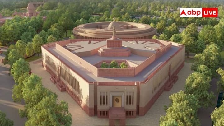 सेंट्रल दिल्ली में पार्लियामेंट, प्रधानमंत्री का घर, सिक्योरिटी एजेंसियां और बाकी सेंसिटिव मिनिस्ट्री के ऑफिस आते हैं. सभी तरह के खतरे को खत्म करने के लिए जोन के ऊपर से उड़ना बैन है. इस एरिया में भटकने वाले हर तरह के एयरक्राफ्ट की तुरंत जांच की जाती है.