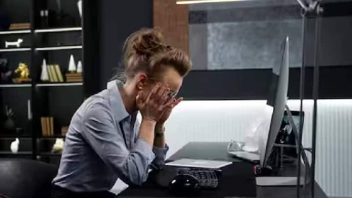 भारी काम: रक्तदान के तुरंत बाद जिम जाना, भारी सामान उठाना या कोई भी शारीरिक रूप से कठिन गतिविधि करना शरीर के लिए हानिकारक हो सकता है। कम से कम 24 घंटे आराम करना और हल्की-फुल्की गतिविधियाँ करना सबसे अच्छा है।