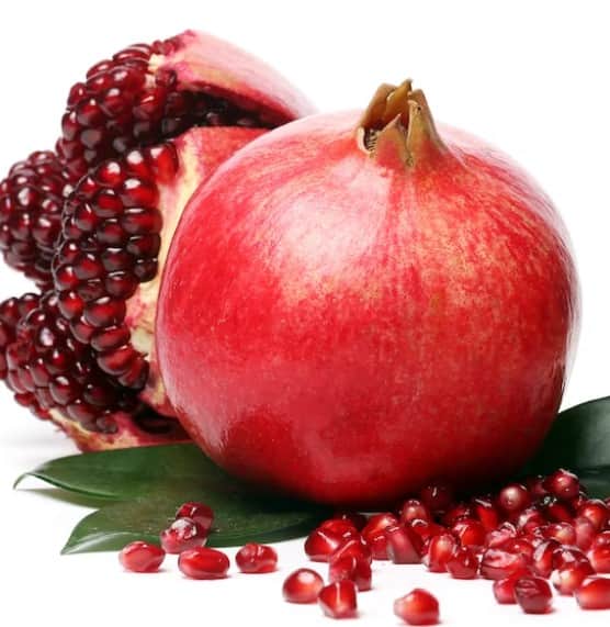 ਸਵੇਰੇ ਅਨਾਰ ਦਾ ਜੂਸ ਪੀਣ ਨਾਲ ਇਮਿਊਨਿਟੀ ਮਜ਼ਬੂਤ ਹੁੰਦੀ ਹੈ, ਕਿਉਂਕਿ ਇਸ ਵਿੱਚ ਵਿਟਾਮਿਨ C ਵੱਧ ਮਾਤਰਾ ਵਿੱਚ ਹੁੰਦਾ ਹੈ। ਇਸ ਦੇ ਐਂਟੀਆਕਸੀਡੈਂਟ ਸੈੱਲਾਂ ਦੀ ਰੱਖਿਆ ਕਰਦੇ ਹਨ ਅਤੇ ਸਰੀਰ ਨੂੰ ਸੋਜ ਤੇ ਸੰਕਰਮਣ ਨਾਲ ਲੜਨ ਵਿੱਚ ਮਦਦ ਕਰਦੇ ਹਨ।