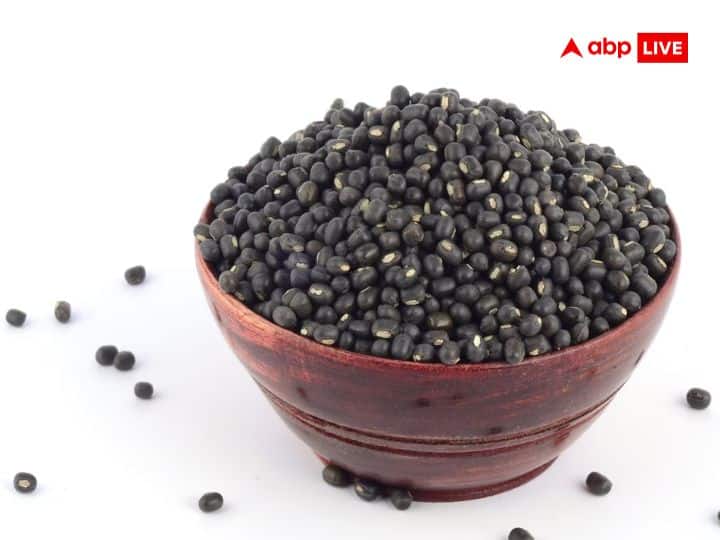 उड़द का दान- उड़द शनि ग्रह से संबंधित माना जाता है. अन्नपूर्णा जयंती पर उड़द का दान करने से शनि की पीड़ा कम होती है, बाधाएं दूर होती हैं और कामकाज में स्थिरता आती है. जीवन में अनुशासन और धैर्य बढ़ता है.