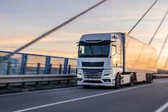 अमेरिका में ट्रक ड्राइवर को कितना वेतन मिलता है, इस नौकरी के लिए किन-किन डॉक्युमेंट्स की पड़ती है जरूरत?