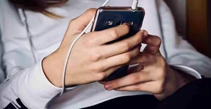 આ અર્થમાં KYM એક એવું ટૂલ છે જે ફક્ત તમારી સલામતી જ નહીં પરંતુ તમને નોંધપાત્ર નુકસાન અને કાનૂની ગૂંચવણોથી પણ બચાવે છે. તેથી, તમારા KYM ને તપાસ્યા વિના ક્યારેય ફોન ખરીદવાની ભૂલ ન કરો.