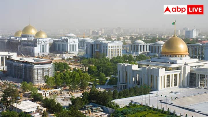 सिर्फ सफेद कारों को इजाजत देने वाला नियम 2018 में लागू किया गया था. यह नियम उसे समय के प्रेसिडेंट गुरबांगुली बर्दीमुखामेदोव ने लागू किया था. दरअसल उन्हें सफेद रंग से काफी ज्यादा प्यार था. ऐसा इसलिए भी हो सकता है क्योंकि वह डेंटिस्ट थे. उनकी इस पर्सनल पसंद को एक सख्त नेशनल आदेश में बदल दिया गया.