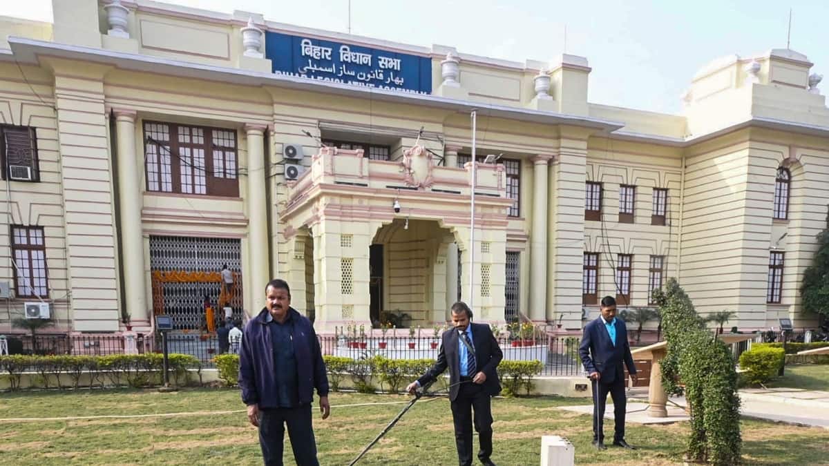 बिहार में नई सरकारी की पहली विधानसभा बैठक, सदन हुआ पेपरलेस, स्पीकर का चुनाव कल