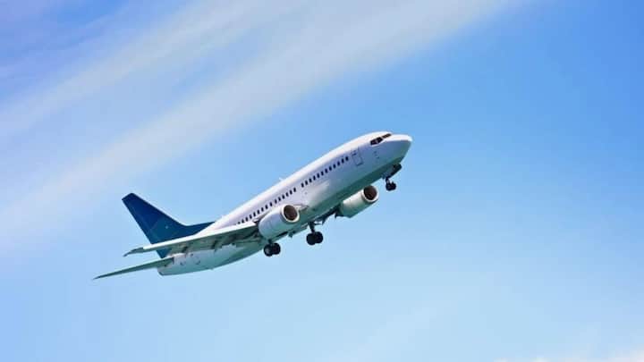 फ्लाइट लेट होने पर रिफंड के लिए नियम तय किए गए हैं. अगर देरी तकनीकी खराबी, ऑपरेशनल दिक्कत या एयरलाइन की गलती से होती है. तो यात्रियों को रिफंड, रीबुकिंग या मुआवजे का अधिकार मिलता है. लेकिन जब मामला सुरक्षा से जुड़ा हो तो नियम थोड़े अलग तरीके से लागू होते हैं.