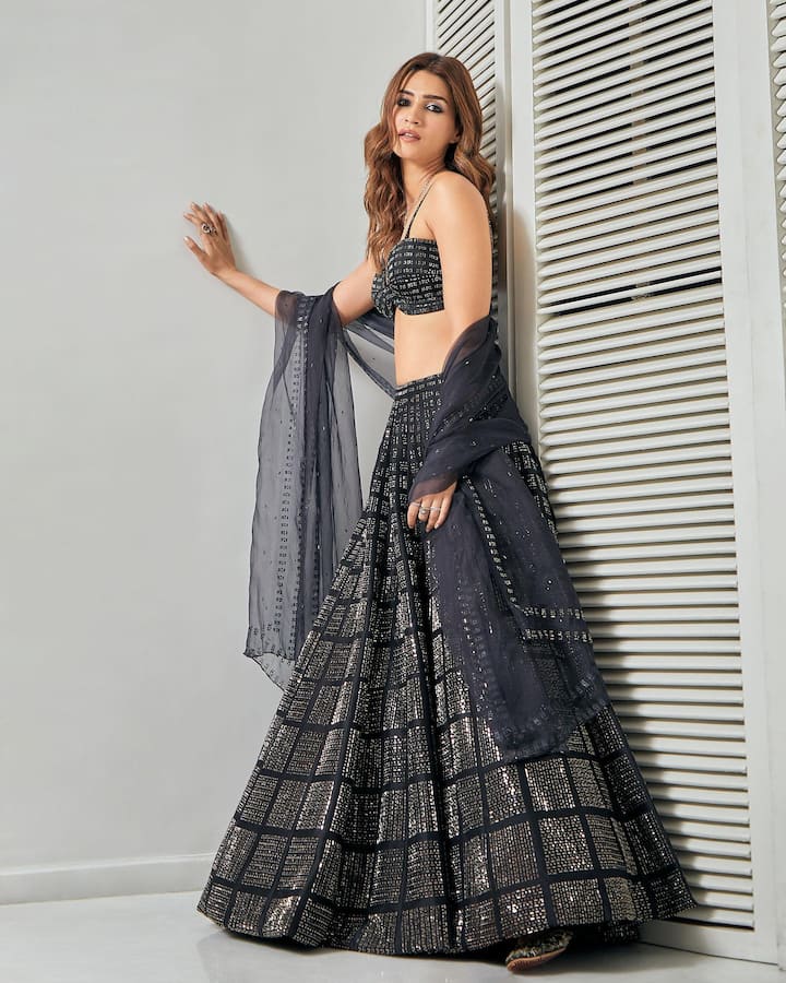 अगर आप शादी में लहंगा ट्राई करना चाहती है तो एक्ट्रेस के इस लुक को कॉपी करके आप महफिल लूट सकती हैं.