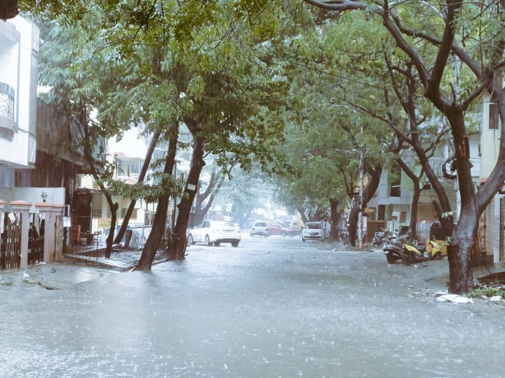 Cyclone Ditwah Chennai: 2வது நாளாக தொடரும் மழை.. தத்தளிக்கும் சென்னை, மூழ்கிய சாலைகள் - முடிவில்லாத துயரம்..