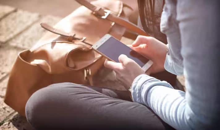 રેલ્વેએ મુસાફરોને ટિકિટ બુક કરાવતા પહેલા તેમનો મોબાઇલ નંબર અપડેટ રાખવાની પણ સલાહ આપી છે. બુકિંગ દરમિયાન દાખલ કરેલા નંબર પર જ OTP મોકલવામાં આવશે. એકવાર OTP મોકલ્યા પછી નંબર બદલવો શક્ય બનશે નહીં.