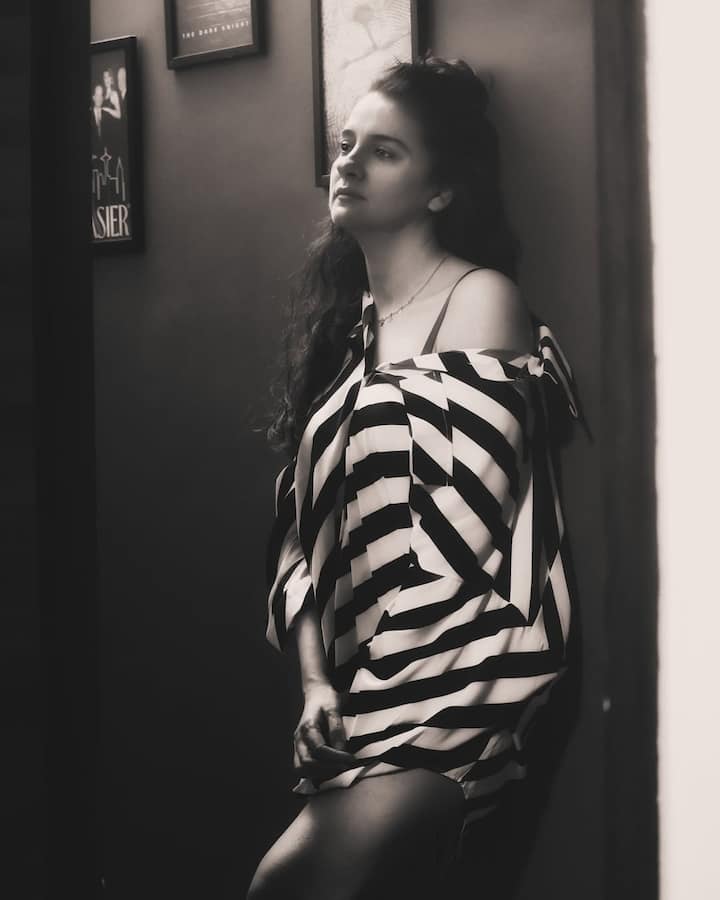 दोनों का धर्म अलग था. ऐसे में दिक्कतें तो आनी ही थी. श्रुति के पति ने एक इंटरव्यू में बताया था कि दोनों के पैरेंट्स तैयार नहीं थे, लेकिन किसी तरह से राजी किया गया. सबसे पहले दोनों ने गोवा में क्रिश्चियन विधि से शादी की.