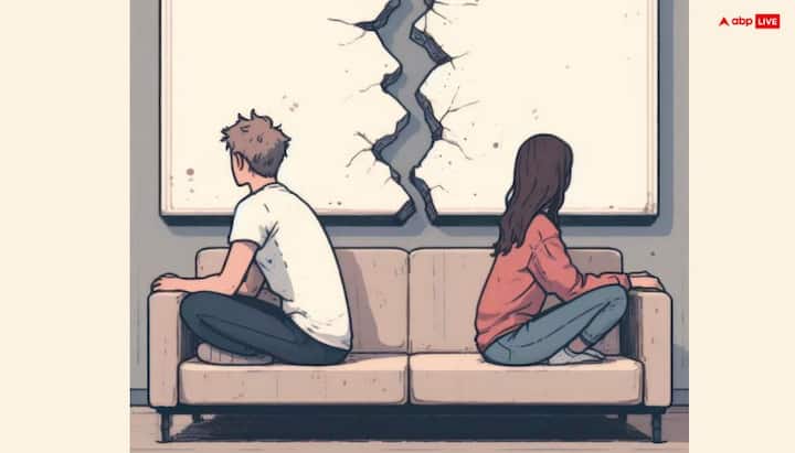 शयन के लिए दक्षिण पश्चिम हिस्सा अच्छा माना जाता है. घर की दक्षिण दिशा में हमेशा अंधेरा रहता हो तो ये तलाक का कारण बनता है.