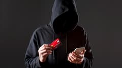 बैंकिंग डिटेल चुराने के लिए यह तरीका आजमा रहे स्कैमर्स, आईफोन और एंड्रॉयड यूजर्स पर है खतरा, FBI ने दी वार्निंग