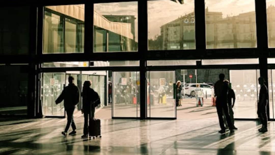 Bengaluru Airport Announces Entry Fee For Vehicles Exceeding 8-Minute Free Pick-Up Limit From Dec 8