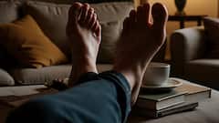 सतत पाय क्रॉस करून बसता? जाणून घ्या त्याचे गंभीर दुष्परिणाम!