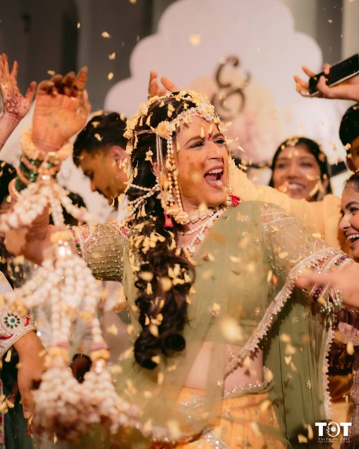 प्राजक्ता गायकवाड, शंभूराज खुतवड दोघांची लगीनघाई सुरू झाली आहे. दोघांचे लग्नापूर्वीचे विधी धुमधडाक्यात सुरू आहेत.