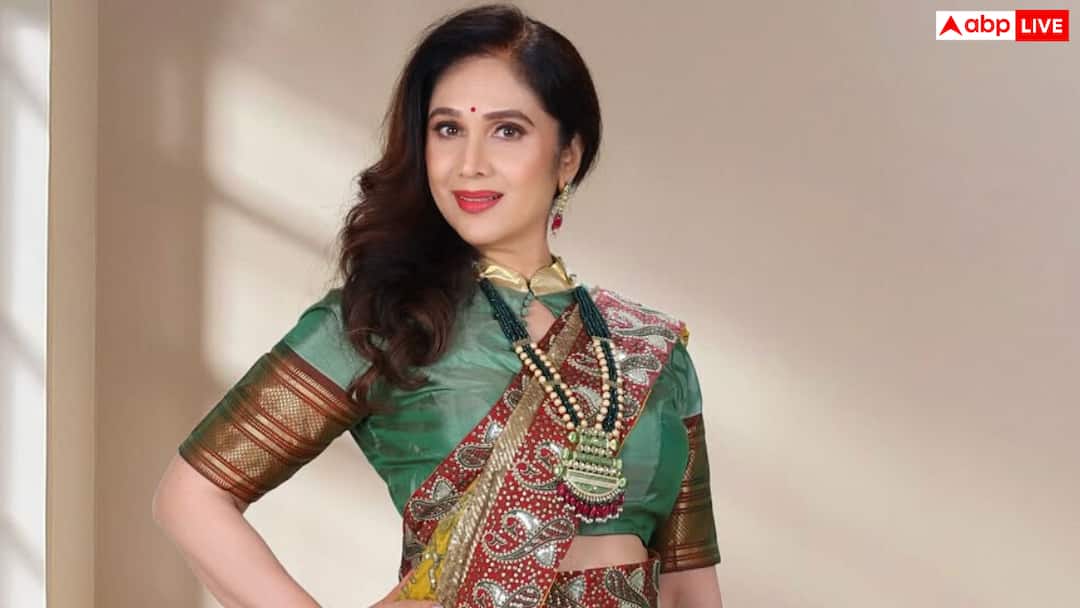 आर.डी. बर्मन के इस रोमांटिक गाने की फैन हैं मीनाक्षी शेषाद्रि, फैंस के साथ किया शेयर meenakshi shishadre loves rd burman romantic song aisa sama na hota shared video on social media आर.डी. बर्मन के इस रोमांटिक गाने की फैन हैं मीनाक्षी शेषाद्रि, फैंस के साथ किया शेयर