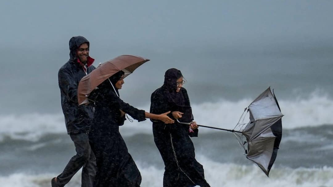 Chennai Heavy Rain: எங்கு கரையை கடக்க போகிறது.? குறி வைத்த டிட்வா- அமைச்சர் கே.கே.எஸ்.எஸ்.ஆர் சொன்ன முக்கிய அப்டேட்