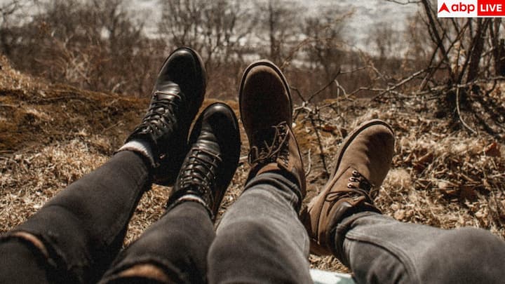 अगर एड़ियां बहुत गहरी फट चुकी हैं, चलने में दर्द होता है या हल्का इंफेक्शन दिख रहा है, तो घरेलू तरीकों से आराम नहीं मिलेगा. ऐसी स्थिति में स्किन एक्सपर्ट या फुट-केयर एक्सपर्ट से सही इलाज लेना जरूरी होता है.