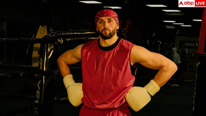 मांबा मेंटेलिटी का मतलब है कड़ी मेहनत से भी ऊपर जाकर, लगातार सीखते रहना, गिरने पर दोबारा उठना और दबाव में भी शांत रहना. यह सोच खिलाड़ी को अलग पहचान दिलाती है.