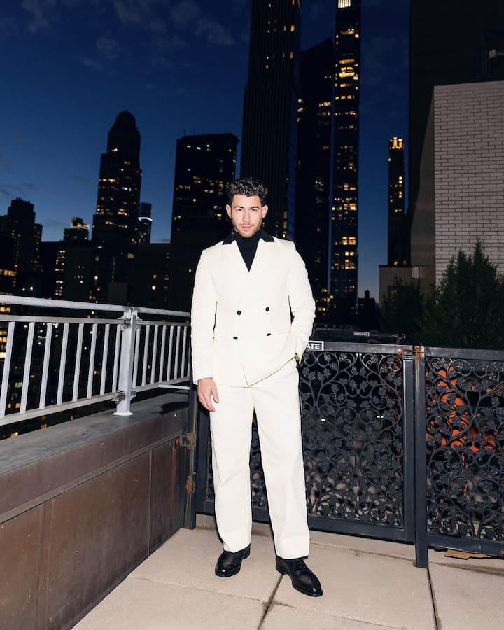 जबकि निक जोनस की नेटवर्थ 650 से 700 करोड़ रुपए हैं.