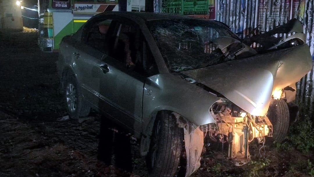 சபரிமலை தரிசனம் முடிந்து திரும்பிய ஆந்திர பக்தர்களின் கார் விபத்து: தந்தை, மகன் உயிரிழப்பு! பெரியகுளத்தில் சோகம்.