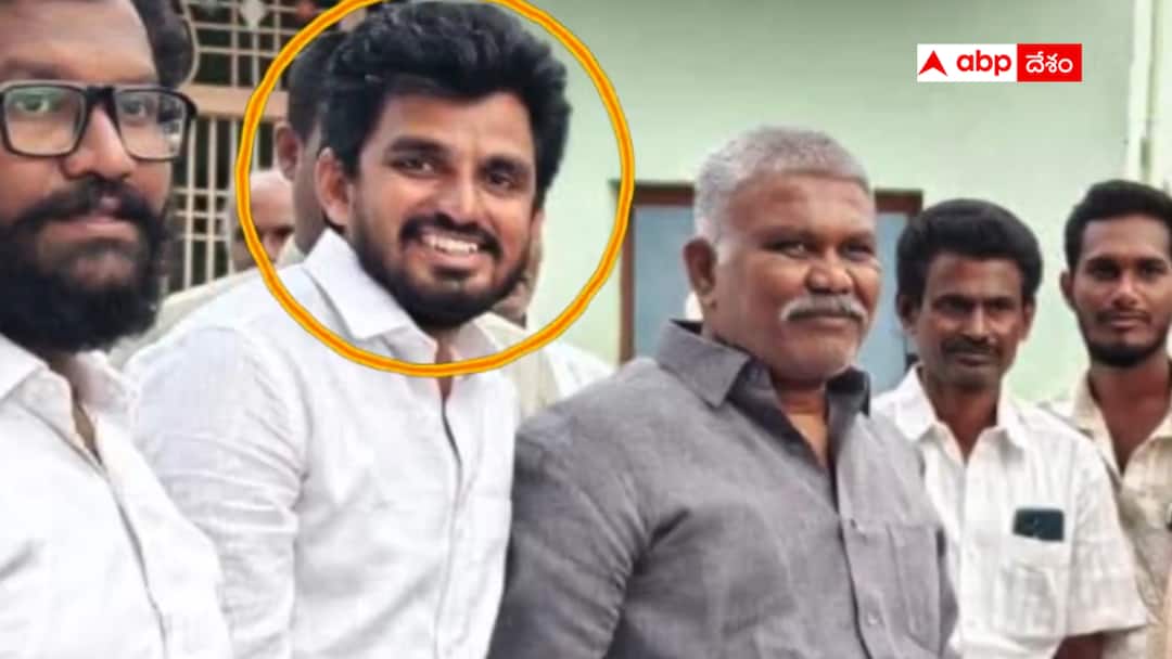 Shinganamala YCP leader Phanindra posted his private video in the group himself YSRCP Leader Private Video: య్యో..చూసుకోబళ్లా - మహిళతో శృంగారం గ్రూపులో షేర్ చేసిన వైసీపీ నేత - ఫేమస్ అయిపోయాడుగా !