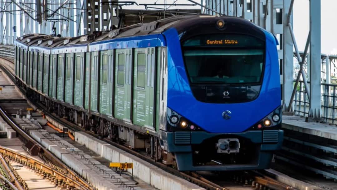 Chennai Metro Halts Midway After Technical Snag, Commuters Forced To Walk Through Tunnel: WATCH