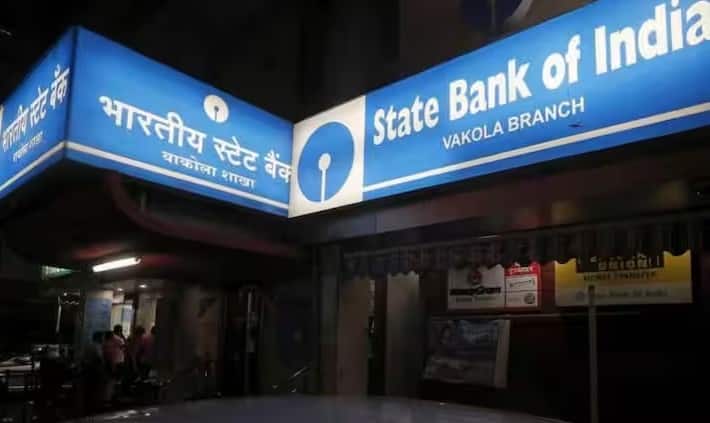 તેથી ગ્રાહકોને તેમની મફત મર્યાદાનું ધ્યાન રાખવાની અને જરૂરી ન હોય ત્યાં સુધી વારંવાર ATM ઉપયોગ ટાળવાની સલાહ આપવામાં આવે છે. દરમિયાન, SBI એ જણાવ્યું હતું કે આ ફેરફારો ડિજિટલ બેંકિંગને પ્રોત્સાહન આપવા માટે કરવામાં આવ્યા છે.