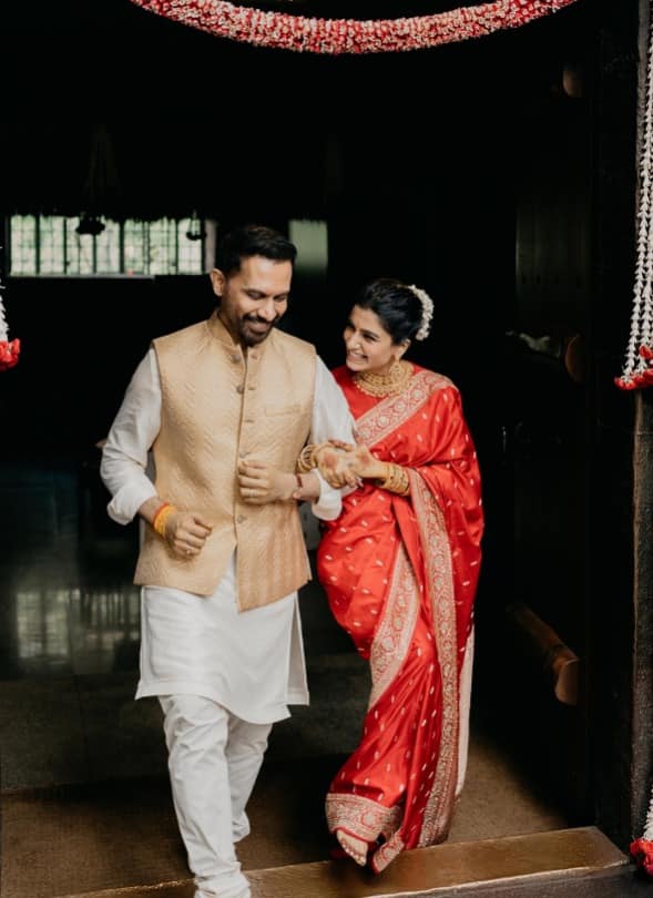 एक्ट्रेस सामंथा रूथ प्रभु ने नागा चैतन्य से तलाक के बाद अब राज निदिमोरू से इस साल 1 दिसंबर को दूसरी शादी रचाई है. दोनों काफी टाइम से रिलेशनशिप में थे. उनकी शादी सोशल मीडिया पर काफी चर्चा में हैं.