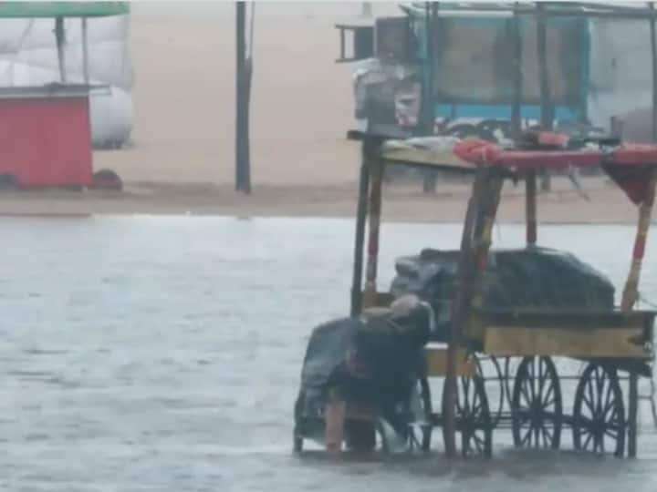 Cyclone Ditwah Chennai: 2வது நாளாக தொடரும் மழை.. தத்தளிக்கும் சென்னை, மூழ்கிய சாலைகள் - முடிவில்லாத துயரம்..