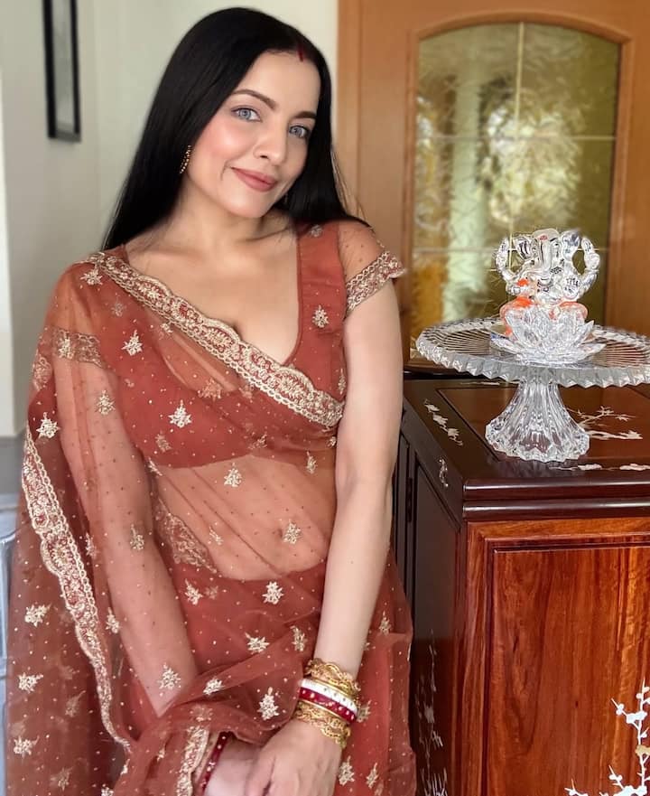 शादी के 15 साल बाद एक्ट्रेस की जिंदगी में बड़ा तूफान आया है. उन्होंने पति पीटर हाग पर प्रॉपर्टी हड़पनेस लड़ाई-मारपीट,मानसिक शोषण और क्रूरता जैसे गंभीर आरोप लगाए हैं.