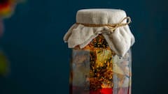 लोणचं खाणं आरोग्यासाठी वाईट की फायदेशीर?