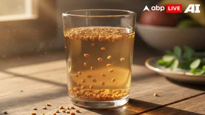 મેથીના દાણામાં રહેલું ફાઇબર પાચનતંત્રને મજબૂત બનાવે છે. 15 દિવસ સુધી રોજ મેથીનું પાણી પીવાથી ઘણા લાભ થશે.