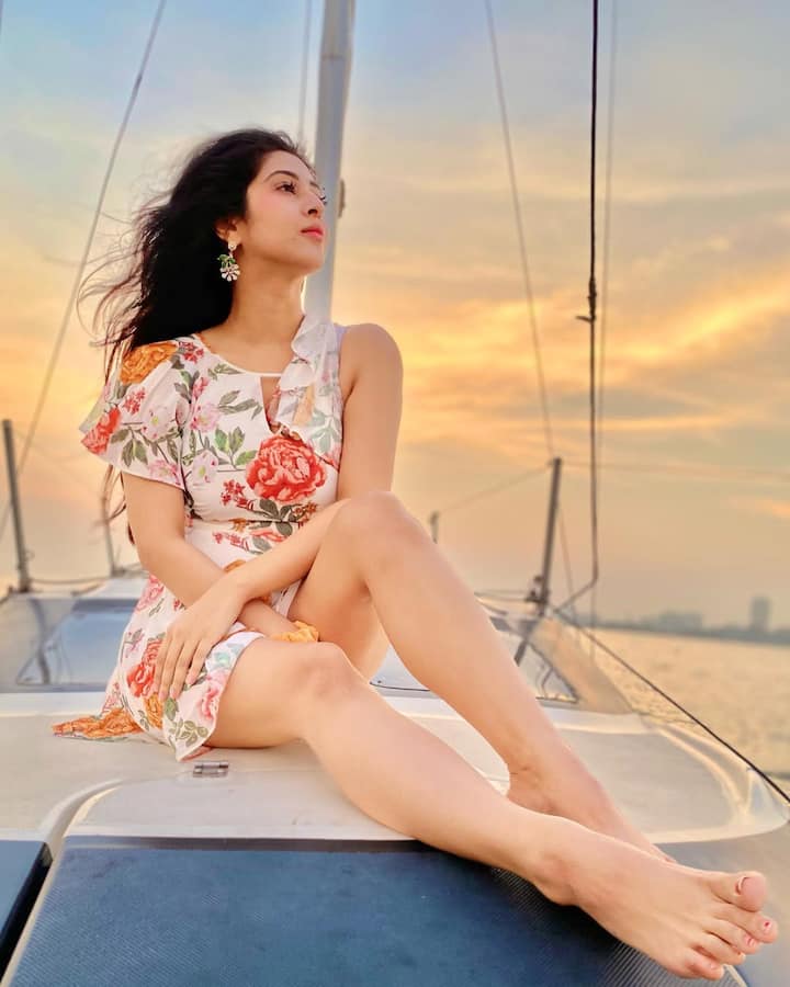 विवेक संग शादी करने से पहले एक्ट्रेस ने कई सालों तक एक दूसरे को डेट किया था. फिर परिवार और दोस्तों की मौजूदगी में कपल ने ग्रैंड वेडिंग की और सात जन्मों के बंधन में बंध गए.