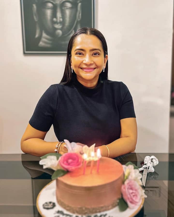 उनका काम केवल निर्देशन तक सीमित नहीं रहा. श्यामाली ने स्क्रिप्ट राइटिंग में भी हाथ आज़माया और कई फिल्म प्रोडक्शंस में क्रिएटिव कंसल्टेंट के रूप में योगदान दिया.