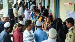 महाराष्ट्र निकाय चुनाव: पोलिंग के बीच पकड़ी गई नकदी, BJP नेता के परिवार पर पैसे बांटने का आरोप