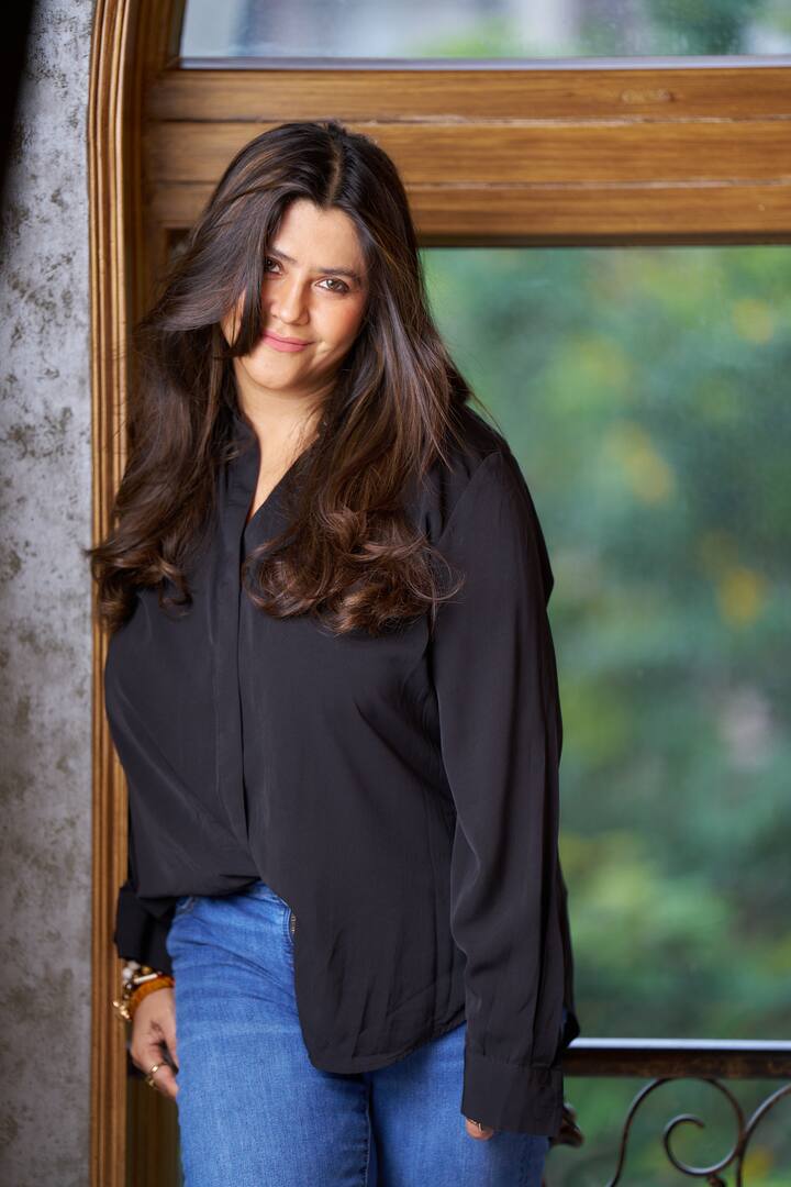 Ekta has made her strong mark not only in the world of acting but in the world of direction and production. Ekta's name is included in the list of richest producers today. His journey started with the TV show 'Hum Paanch'. After this, she has given many hit shows on the small screen including 'Kasauti Zindagi Ki', 'Naagin' and 'Bade Achhe Lagte Hain'. Ekta Kapoor, who ruled the world of TV, has today become the mistress of crores on her own. According to media reports, Ekta's net worth is around Rs 95 crore. His annual income is around Rs 30 crore. She lives in a luxurious bungalow in Mumbai. Apart from this, he also has an office named 'Balaji Telefilms' in Andheri.
