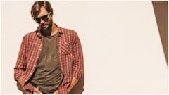 Men’s Style Guide 2025 : మగవారి స్కిన్ టోన్‌కు సరిపోయే బెస్ట్ కలర్స్.. ఈ షేడ్స్​ తప్పక ట్రై చేయండి