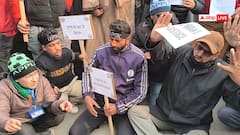 वर्ल्ड डिसेबिलिटी डे: श्रीनगर में हैंडीकैप्ड एसोसिएशन का प्रदर्शन, लंबित मांगों पर जताया विरोध