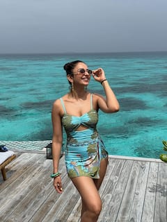 દરિયા કિનારે હોટ અંદાજમાં જોવા મળી રકુલ