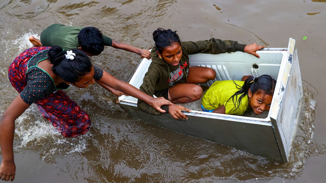 Heavy Rains Lash Tamil Nadu As Ditwah Remnants Hover: Fresh Alerts Issued For Chennai & Other Districts